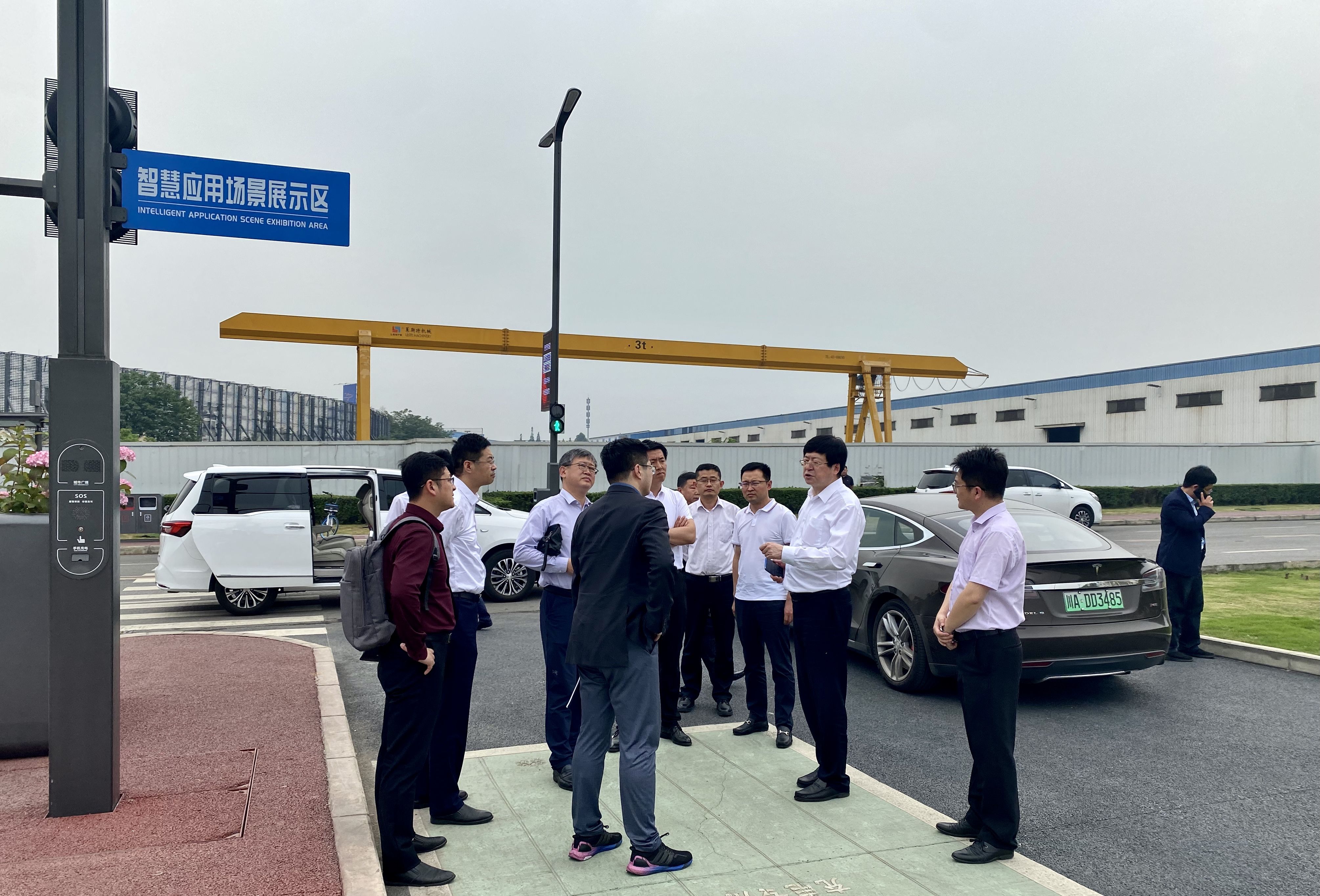 青島市領(lǐng)導一行蒞臨華體科技考察共商合作新模式